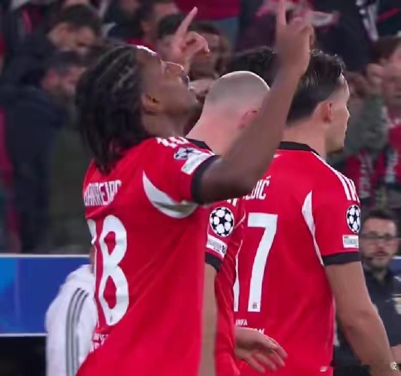 2-0绝境翻盘！穆帅率队起死回生，再战尤文皇马冲附加赛欧冠关键战，穆里尼奥率本菲