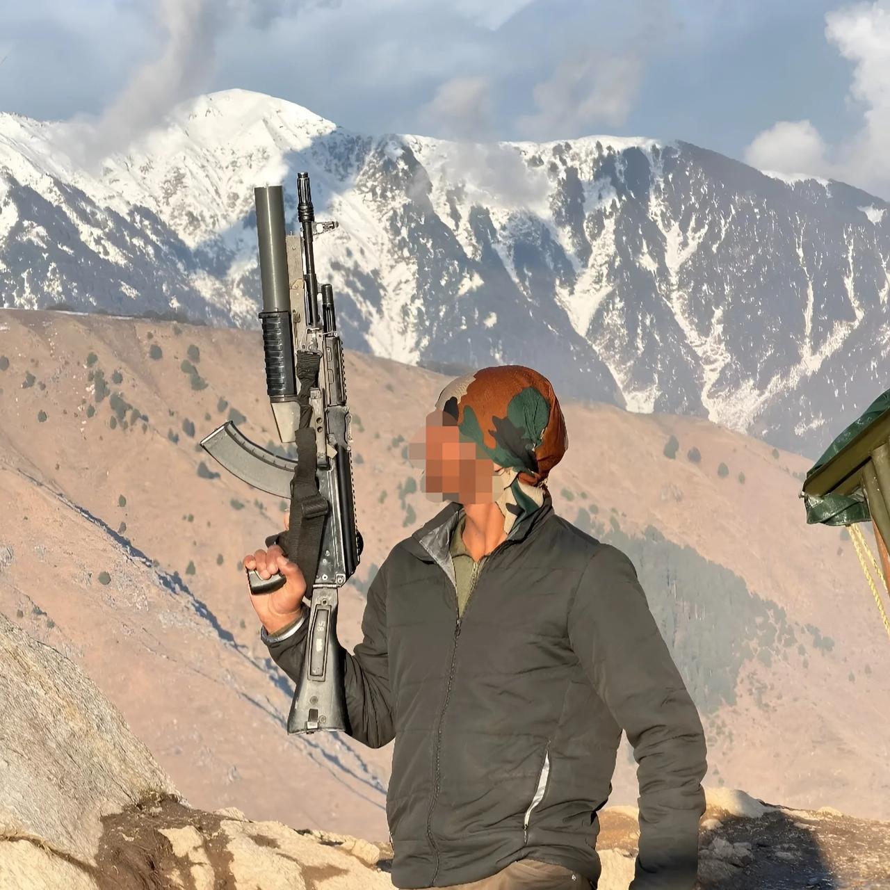 印度士兵与国产AK203步枪阿尔德UBGL榴弹发射器