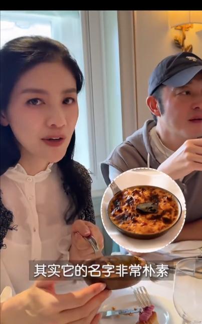 胡可沙溢一起下午茶秀恩爱，胡可依旧漂亮，沙溢状态也不错，中年夫妻还能这么恩爱很难