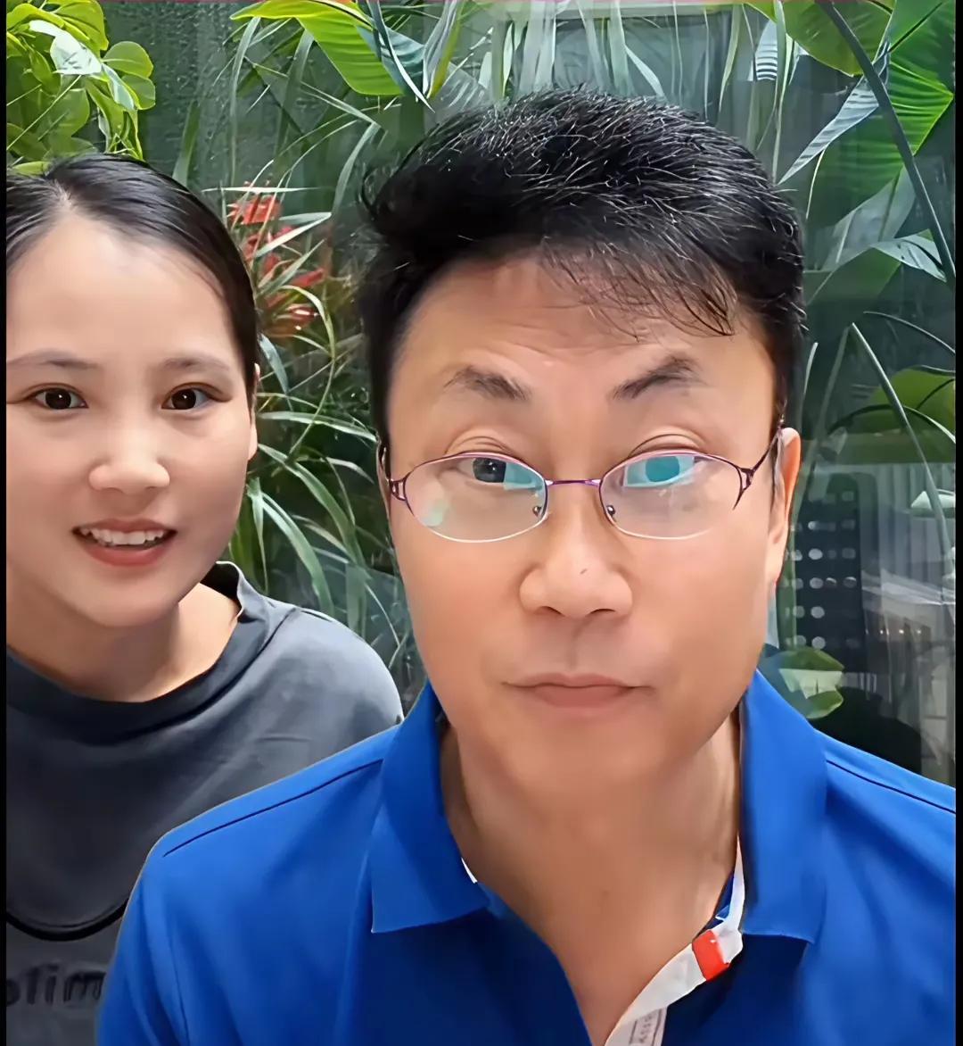 怀孕也不是什么稀罕，真不至于每天在视频上把细节说的那么清楚。这些网络上的艺术家