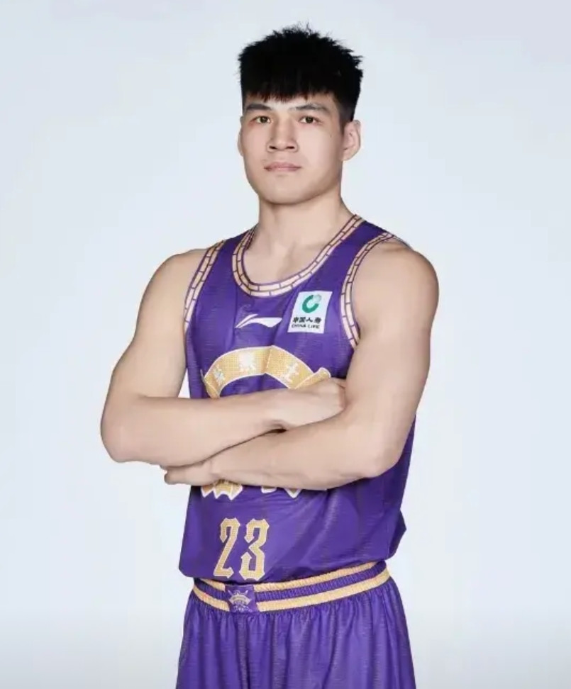 北京北控男篮匹配了陈国豪的合同，北控男篮确实有钱啊，广州队开出了300万年薪追逐