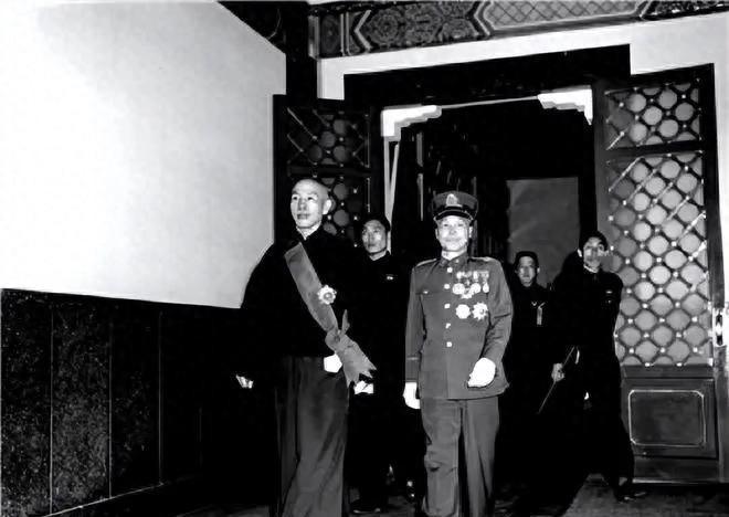 李宗仁长子李幼邻坦言：父亲与蒋介石相比始终处于劣势，从未真正成为他的对手吗？1