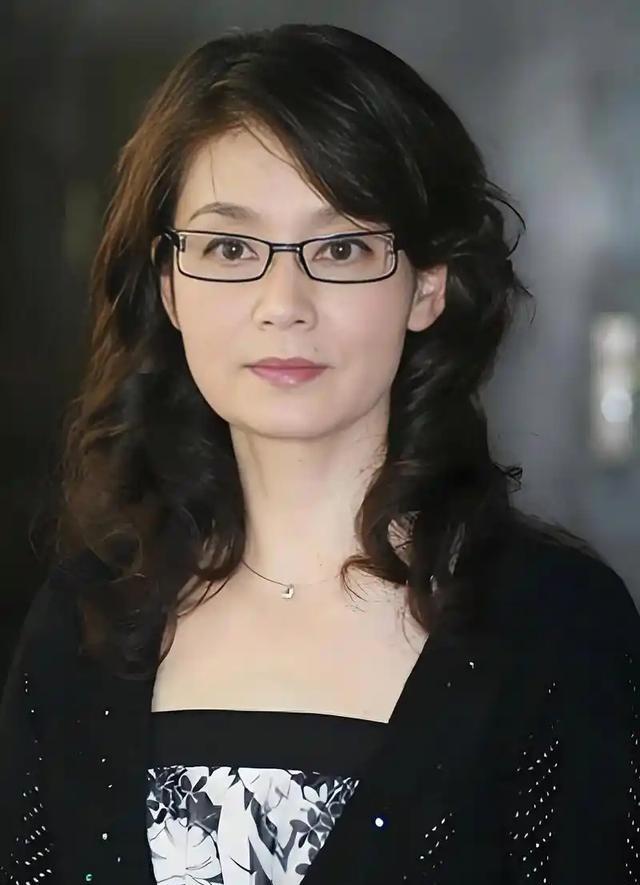 71岁的潘虹坦言，这辈子最大的错，就是太晚明白这段话：“年轻时，除了孩子，什么都