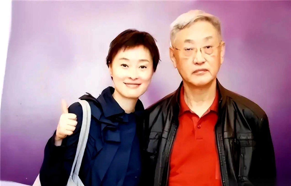 53岁的吴越在过去一年里，待在剧组拍戏的时间仅剩下一个月。这位正处在事业红利期的影后，把绝大部分精力