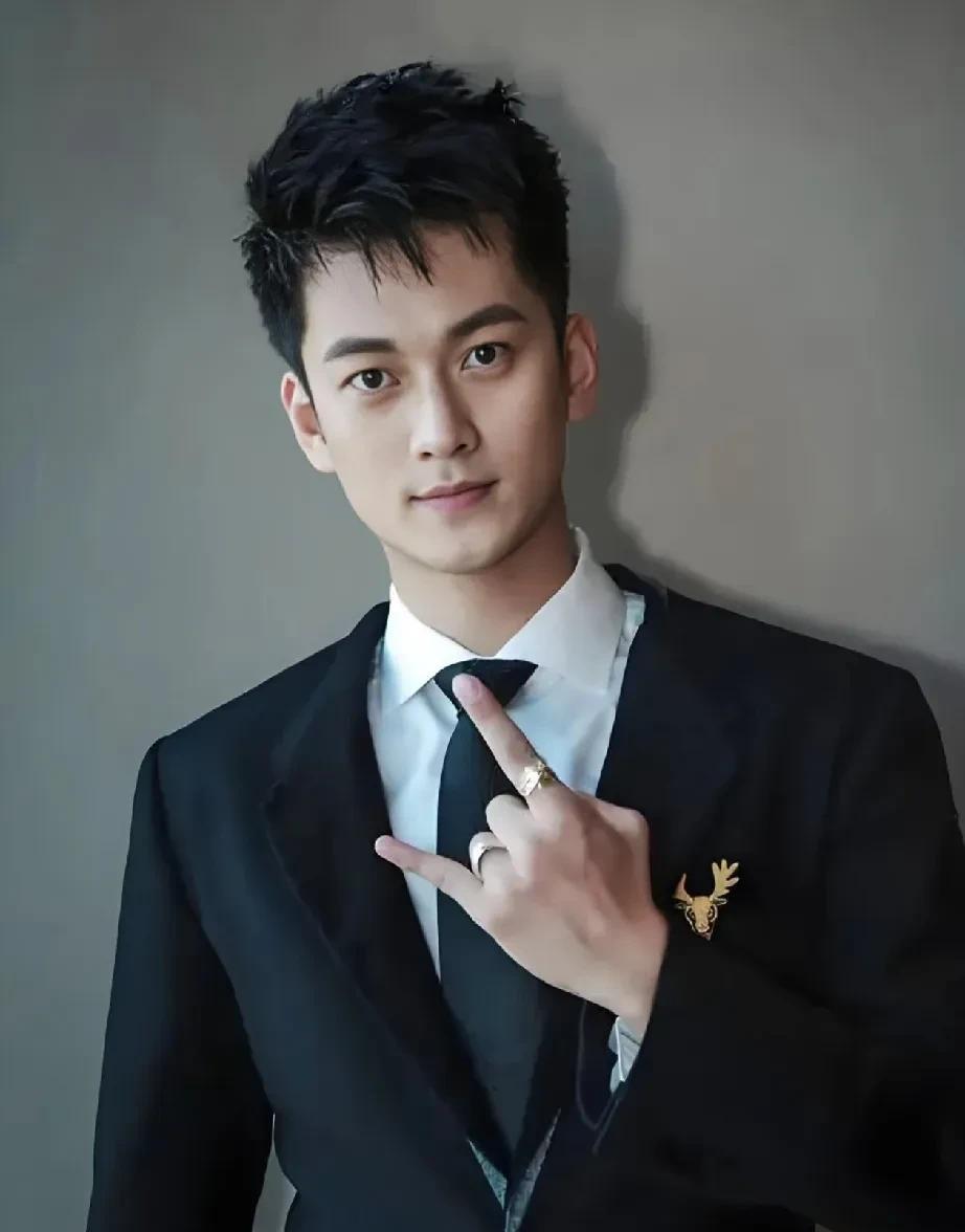 演员刘帅良这喜剧张力，估计沈腾看了也得说一句自愧不如，倒不是说他演的比沈腾还