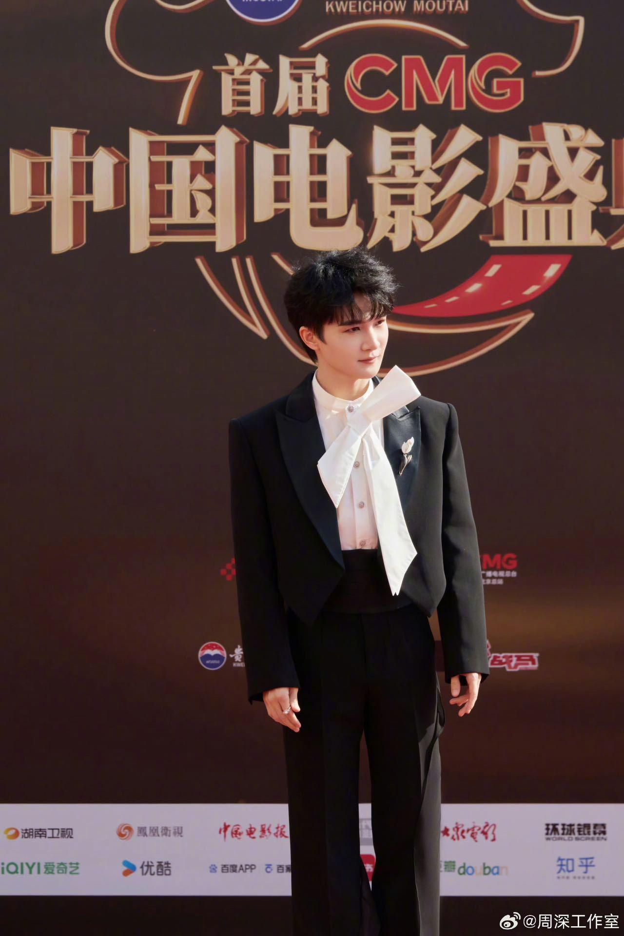 周深为中国电影唱歌很幸福周深回忆第一次在影院听到自己的歌CMG盛典上，他聊起第