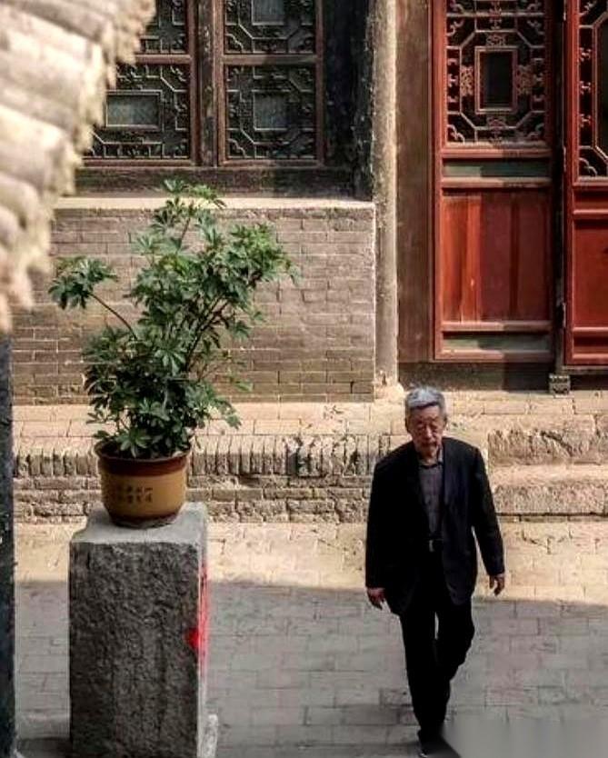 1997年，120万，买了一堆废墟。疯了，这人绝对是疯了。老婆哭着不让，亲戚朋