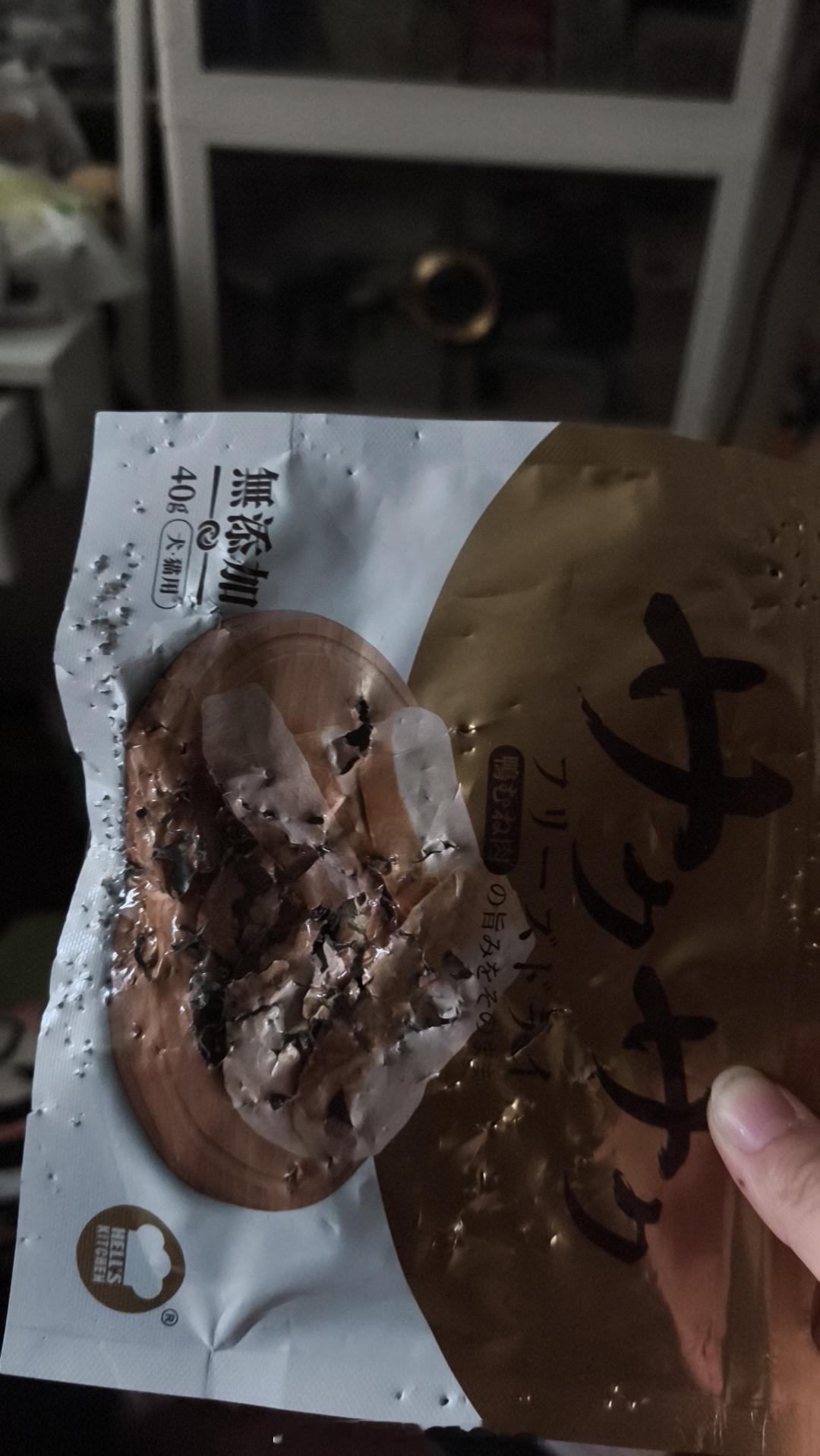咨询一下各位狸花家长，孩子这样是正常的吗…俺家5只金渐层一只蓝白没这样过[捂嘴哭