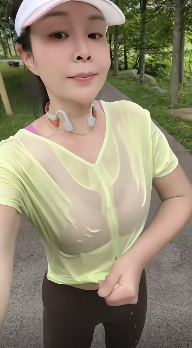 这才是真正的“出水芙蓉”