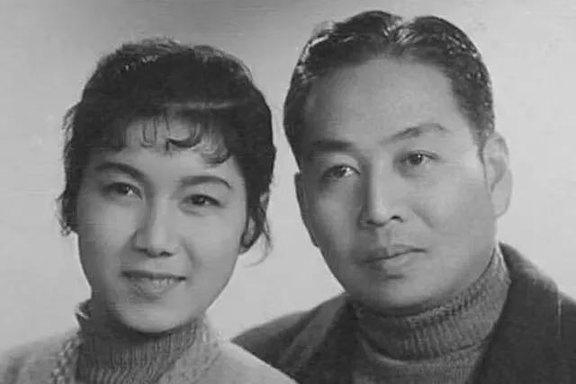 1964年，小叔子盛弘对赵丽蓉说：“嫂子，我哥走3年了，咱俩一起过吧！”赵丽蓉严