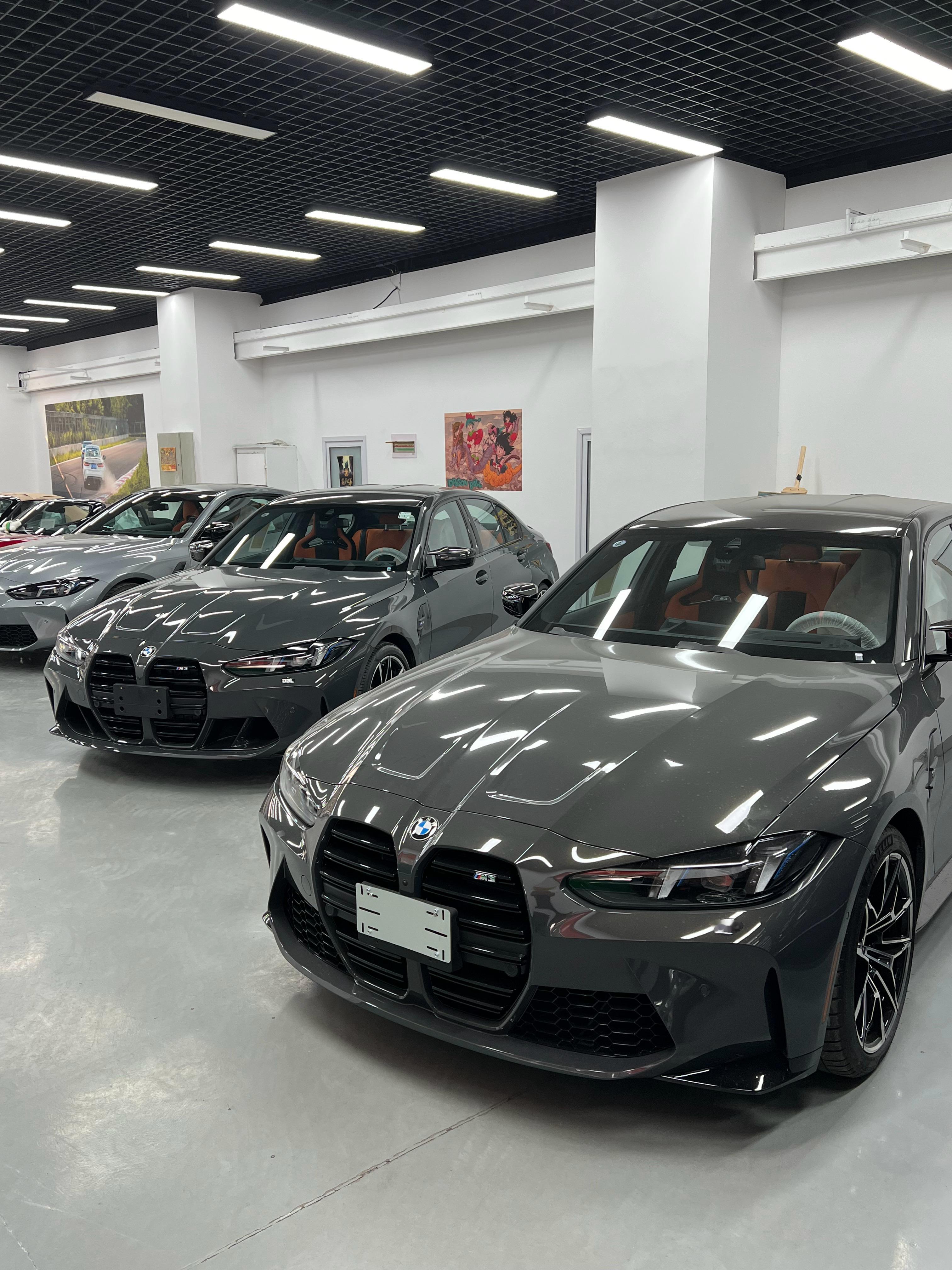 碧玺灰M3准备安排交车车上有一层灰，昨天就安排洗车了然后今天下雨[笑着哭][笑着哭]