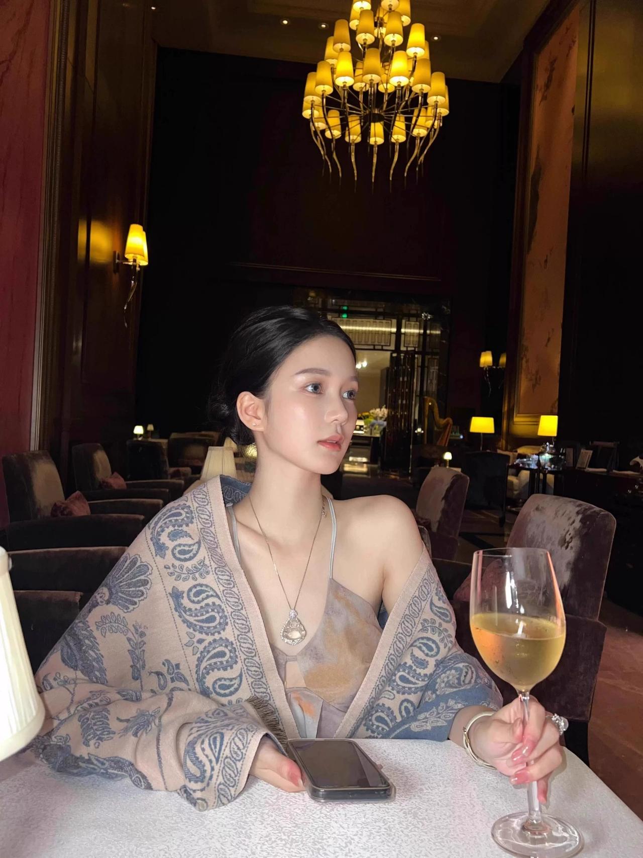 女神优雅恬静