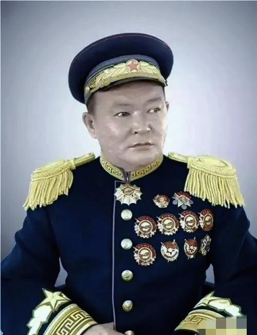 分裂者乔巴山：钉在历史耻辱柱上的罪人胸前挂满勋章的乔巴山，实为中华民族的千