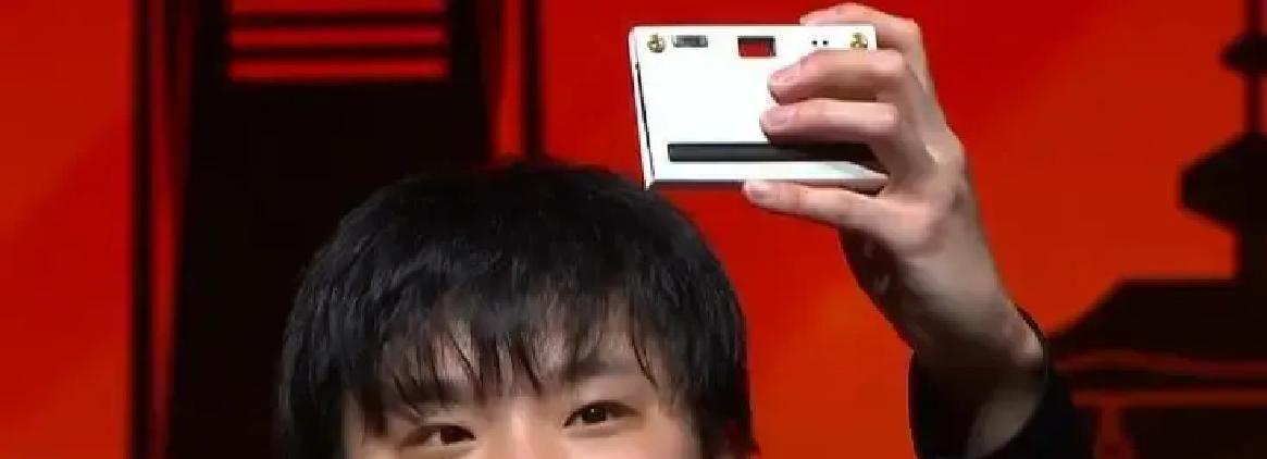 1400转反手拧拉，张本智和用AI算法撕碎欧洲选手防线。去年总决赛，他反手轰出