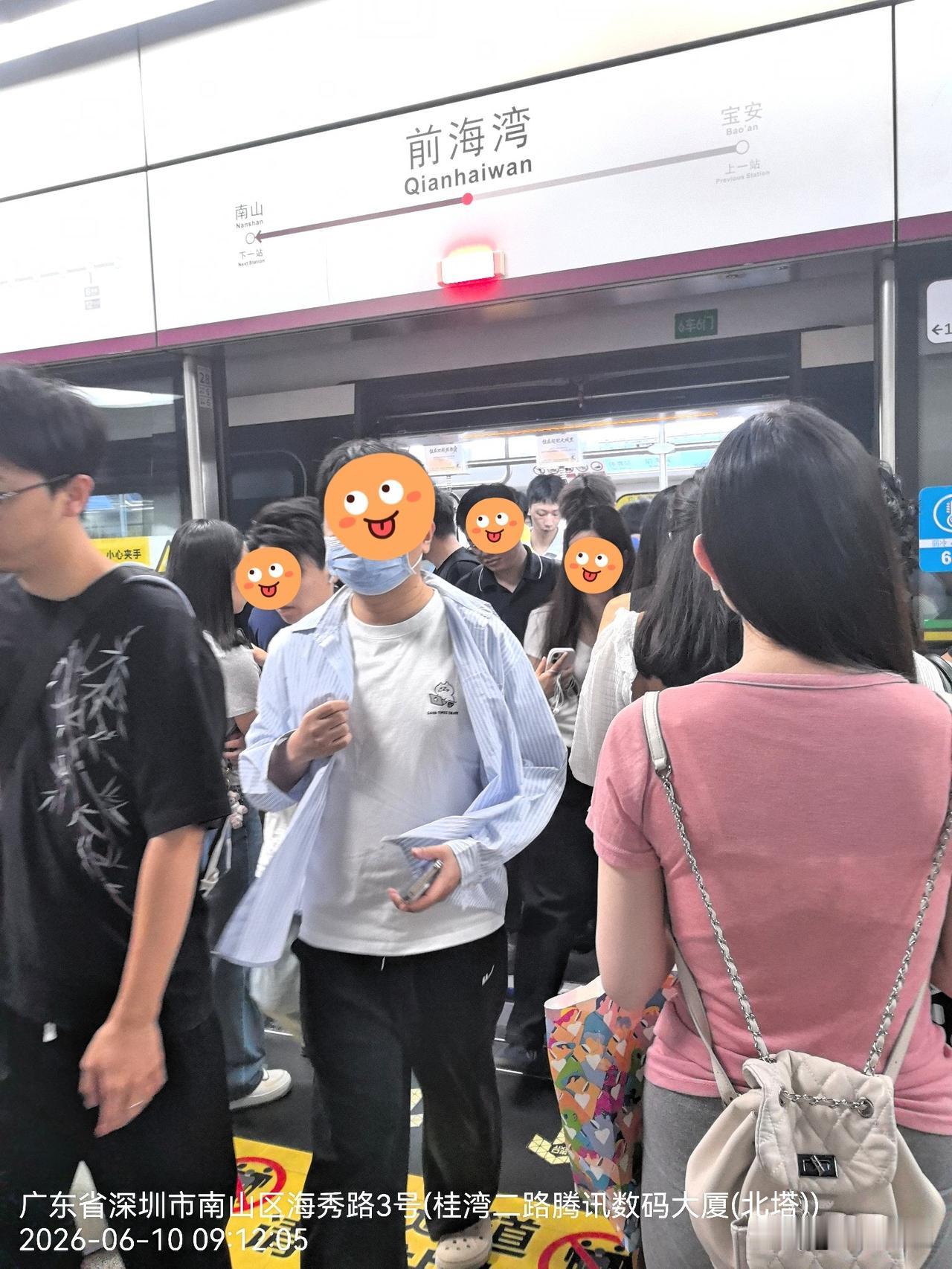 论创新，还得要数深圳！连地铁都能搞出来了普通车厢和商务车厢。肯多出💰就可以坐大