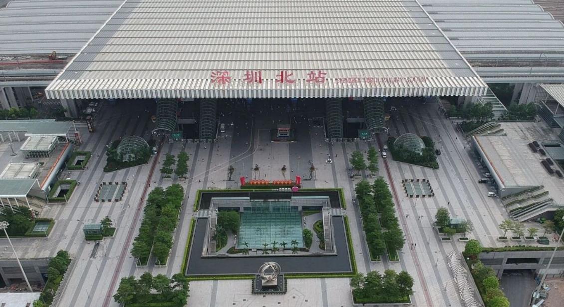 深圳北站这块牌子，刚立起来那会儿是真风光——2011年通车，顶着"亚洲最大综合交