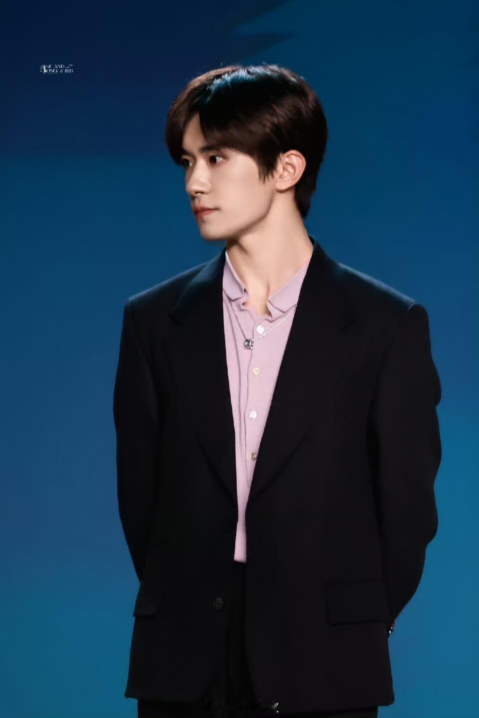 金鸡提名封神！易烊千玺的苦从不是卖惨易烊千玺再斩金鸡奖提名，这哪是流量逆袭，分明