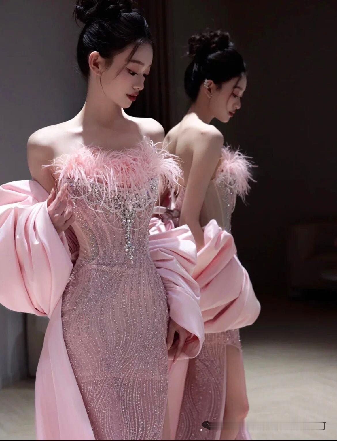 晒图笔记大赛粉红礼服尽显少女风韵看过哪些惊艳时光的美女？有哪些经典中式美人