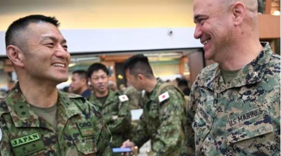 日本将在南海击沉靶舰，关键时刻解放军现身，4艘战舰同时开火 最近南海可不太平