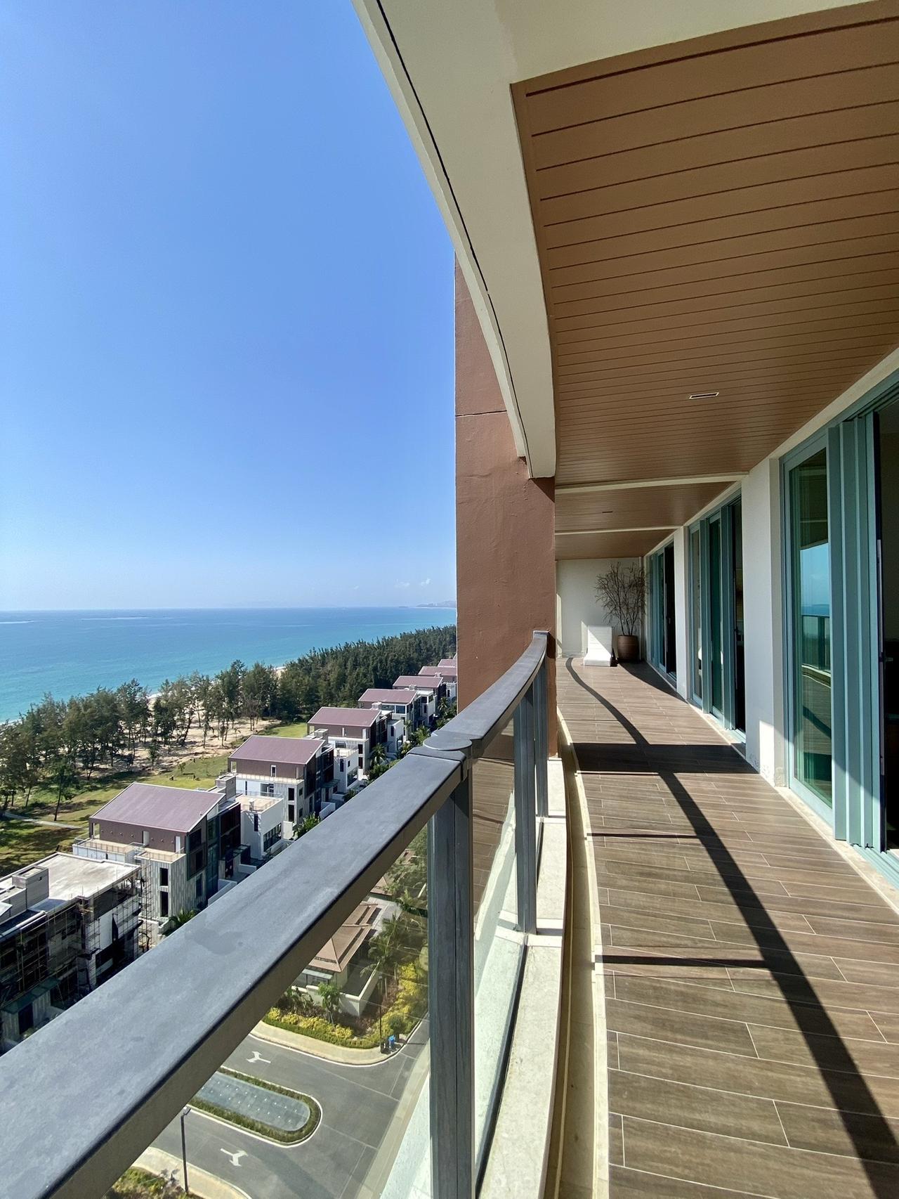 今年实在撑不下去了，把清水湾的海景房处理了，121平的第一排看海房，7米的阳台，