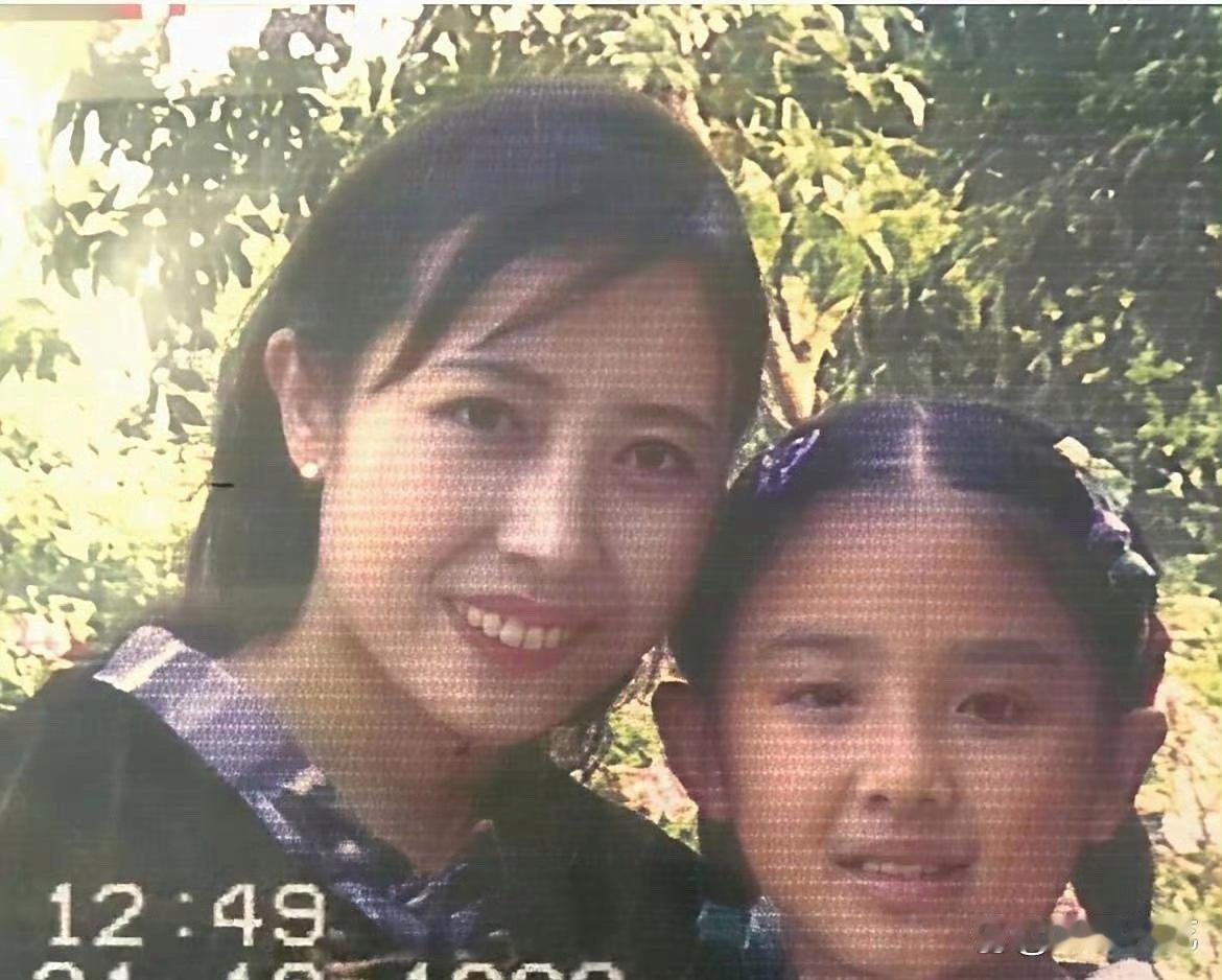 张含韵的五官，集齐父母优点。​​​