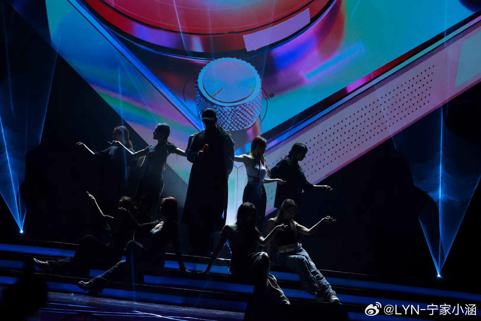 老大老大，我好期待今晚的演出呀，希望你一切顺利，一定要小心干冰哦~刘宇宁那朵