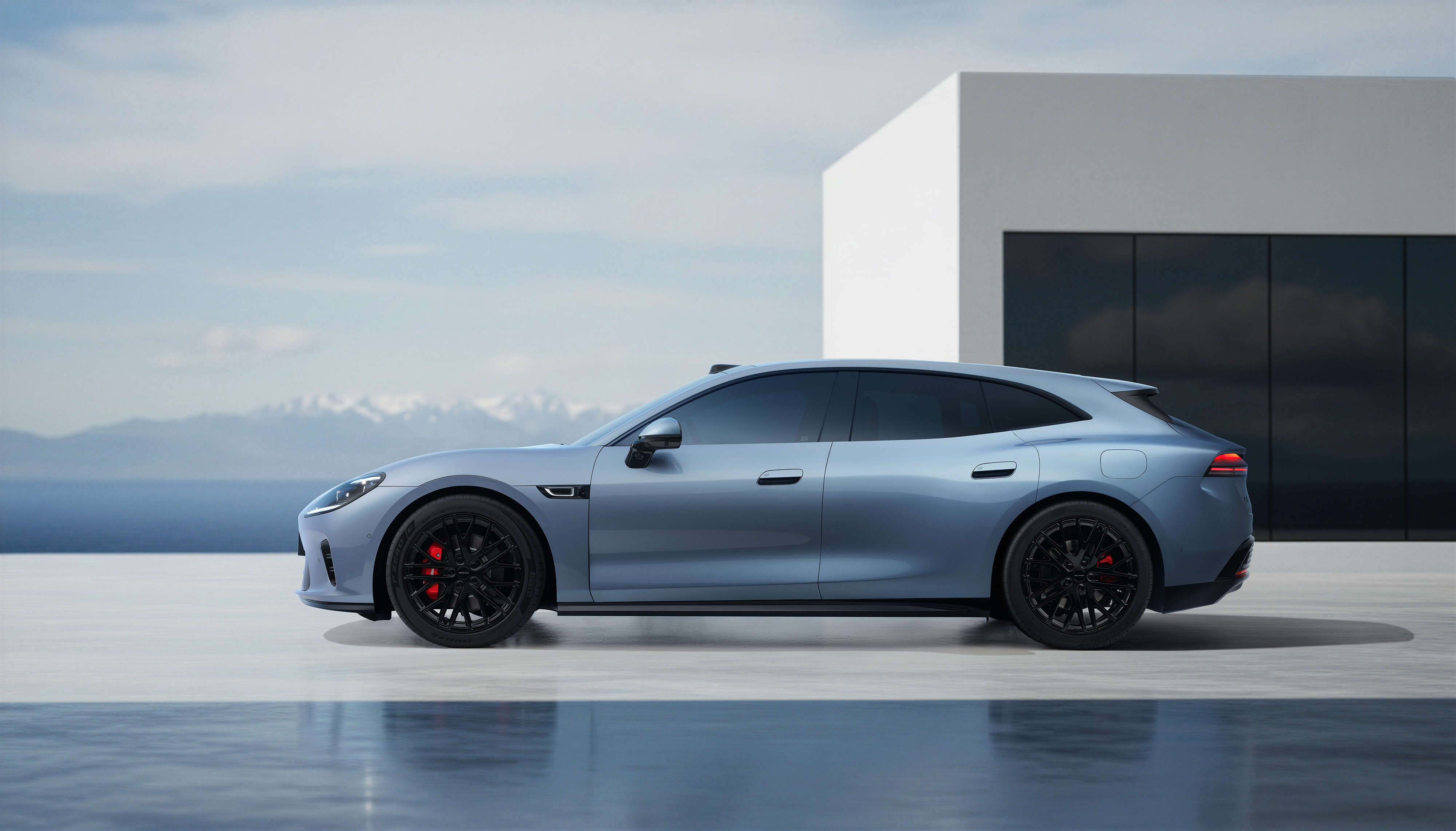 广汽能靠启境GT7翻身吗？广汽的现状并不算好，2025年预计净亏损80