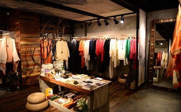 为什么现在开店都说“不如做品牌”？曾经的创业共识，是租铺开店、入驻平台，靠