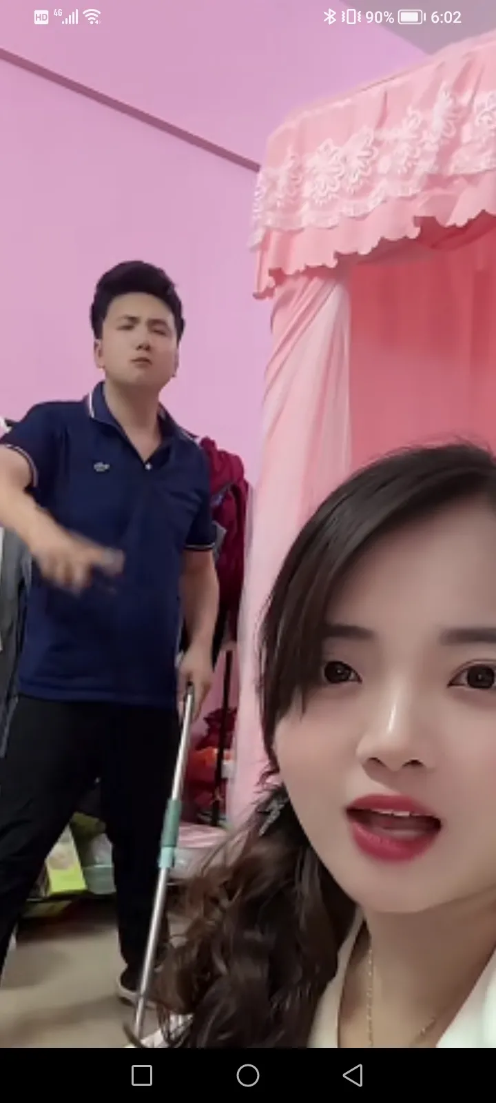 报复成功，妻子指着丈夫说：你知道我为什么嫁给你吗？是因为我上小学生，你天天打我，