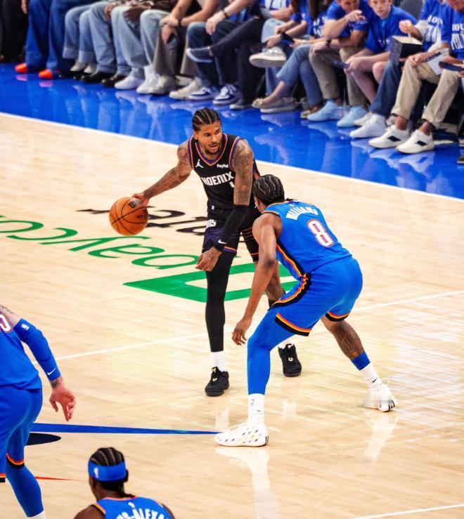 为什么打勇士就很厉害太阳，打雷霆就不行了呢？原因很简单！NBA季后赛首轮G1，