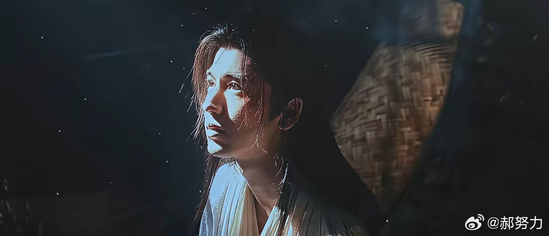 《逐玉》首播五集热度直线飙升，热搜榜上话题不断，有吐槽的也有夸赞的，但最后到底能