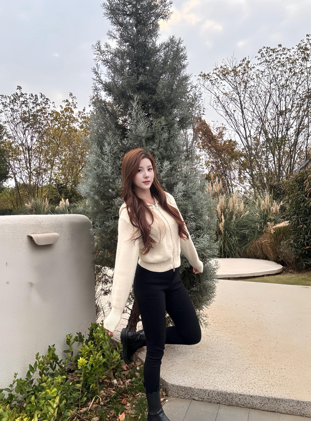 |||不穿红色也很圣诞白色系穿搭也超有氛围感呀❄️像把把自己丢进一整片白色国