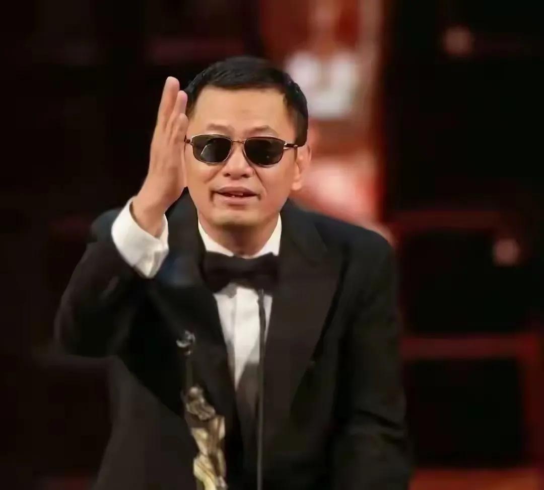 秦雯拿到的商战剧本都是古二写好的，她只写感情线却被吐槽很low。秦雯的才情委