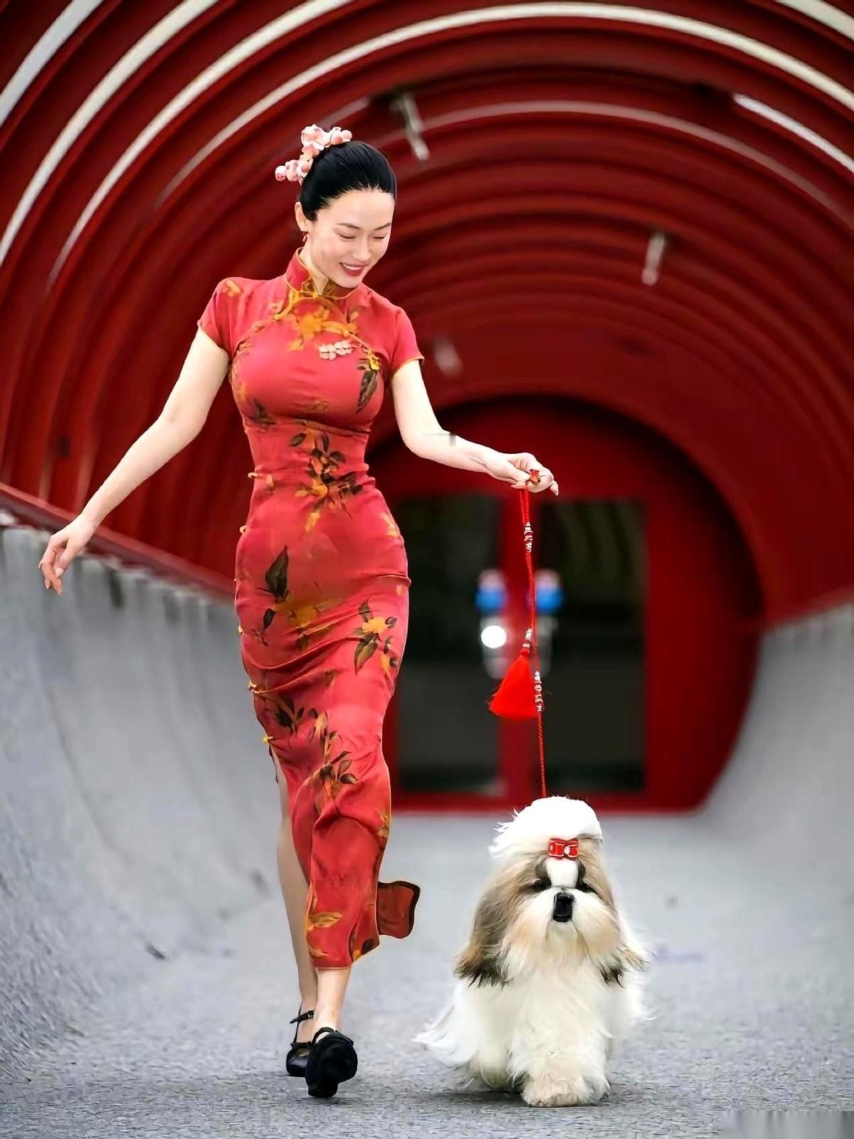 我跟你说，有钱人的世界，真的就是把我们普通人的“爱好”，玩成了她们的“战绩”。