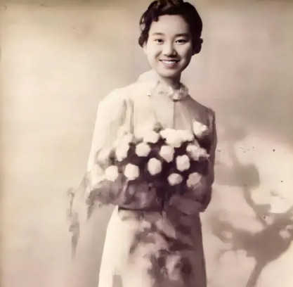 1941年，朱凡被俘，日军见寻常酷刑没用，就把她带到湖边，将她的双腿分别绑在两艘