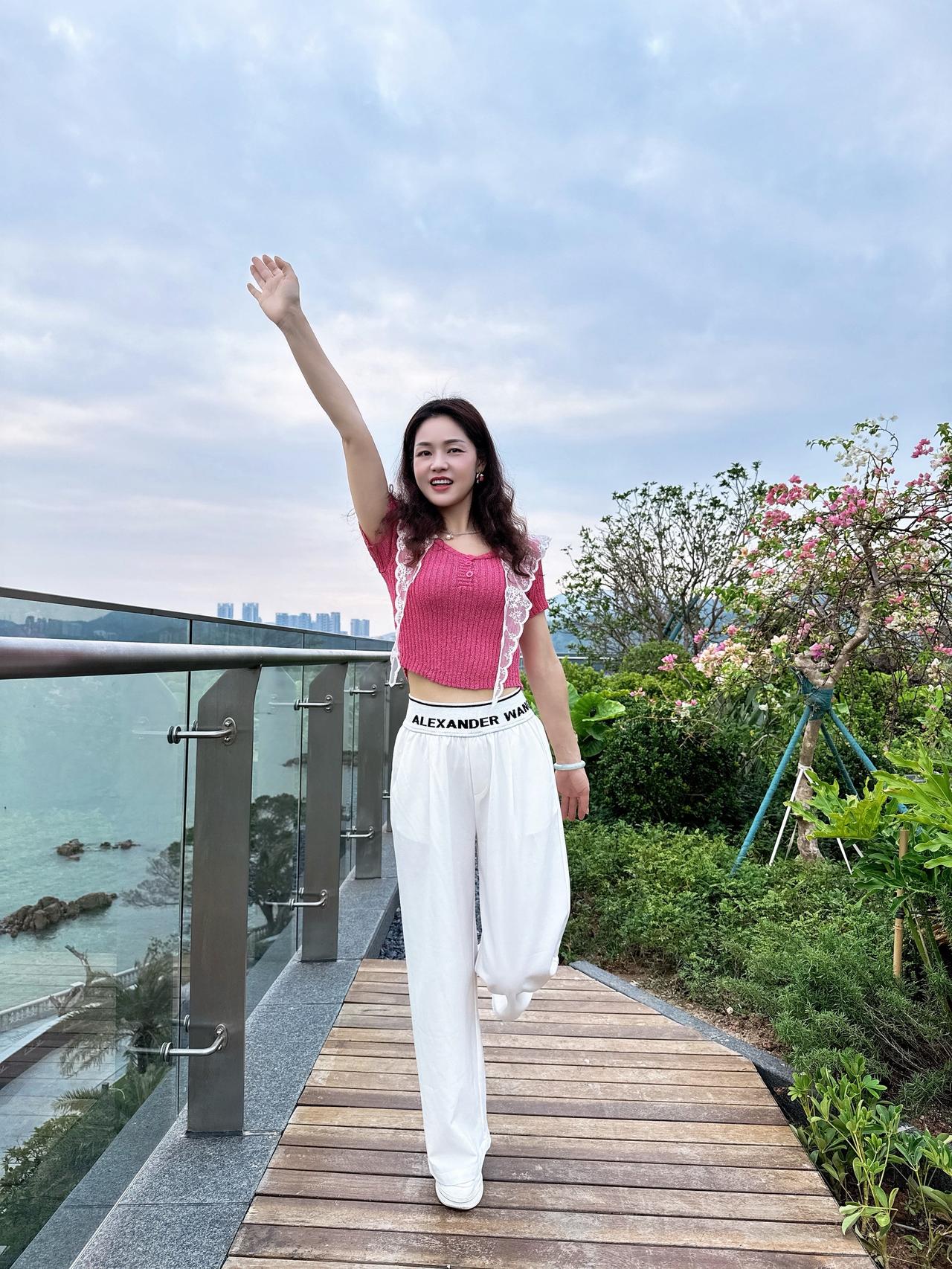 一路繁花为我开活力满满初夏穿搭