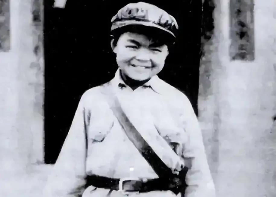 最小红军向轩：7岁时参军，9岁走长征，1955年被授予了这个军衔！