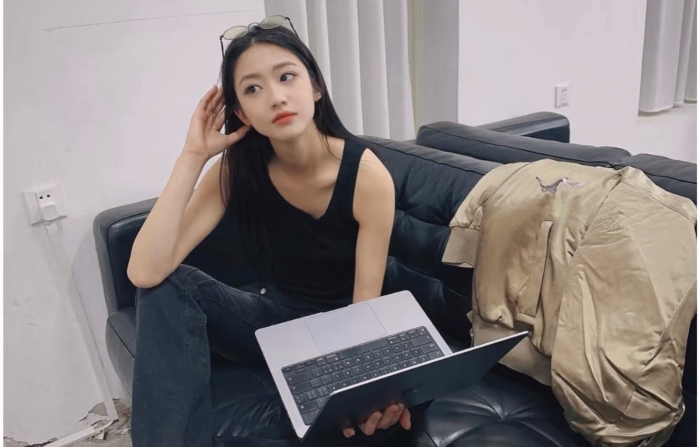 向涵之肌肉线条向涵之手臂肌肉线条好流畅，一看就是有练过的👍，我的老公姐没错了！