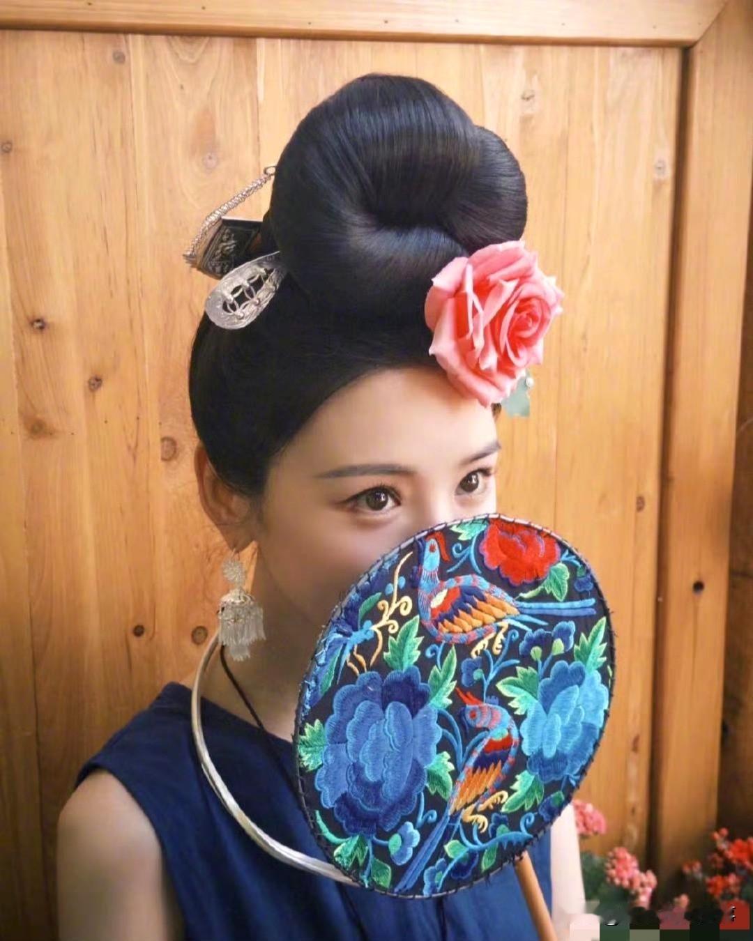 毛晓彤的“央妈女主”进阶：三年四部剧，正剧适配度拉满谁能想到毛晓彤早已成了