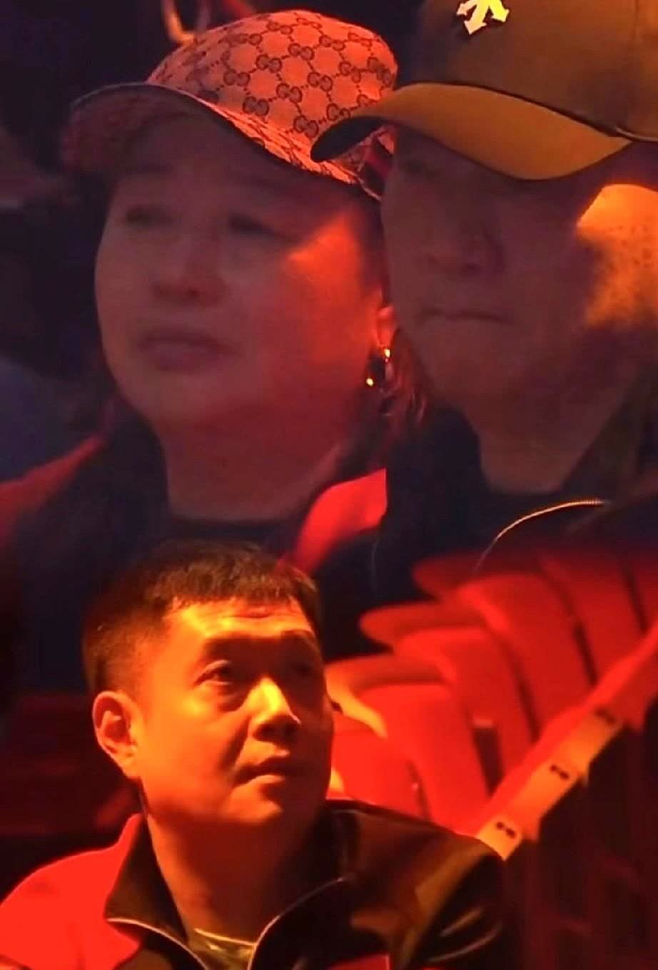 那20分钟，孙颖莎赢了，可看台上的邱贻可，手心全是汗。不是怕输，是怕赢太狠。
