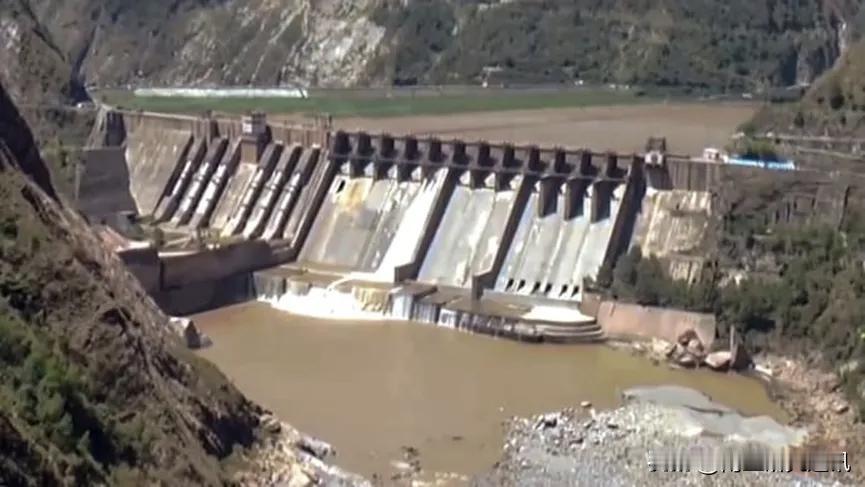 《经济时报》18日报道，印继暂停《印度河水条约》（IndusWatersTr