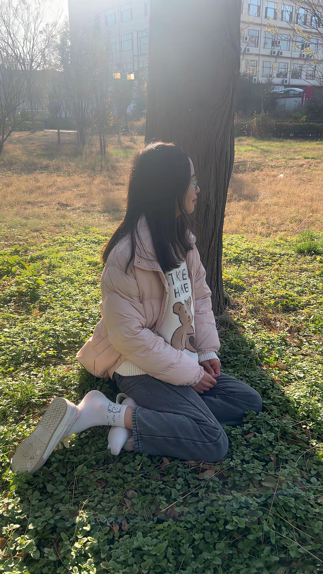 我行过许多地方的桥，看过许多次数的云，喝过许多种类的酒，却只爱过一个正当最好年纪