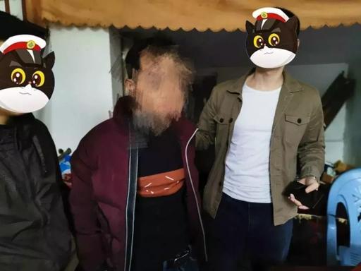 江西，一男子冒称女医生在网上给年轻女孩看病，待取得女孩信任后，女孩将自己的隐私照