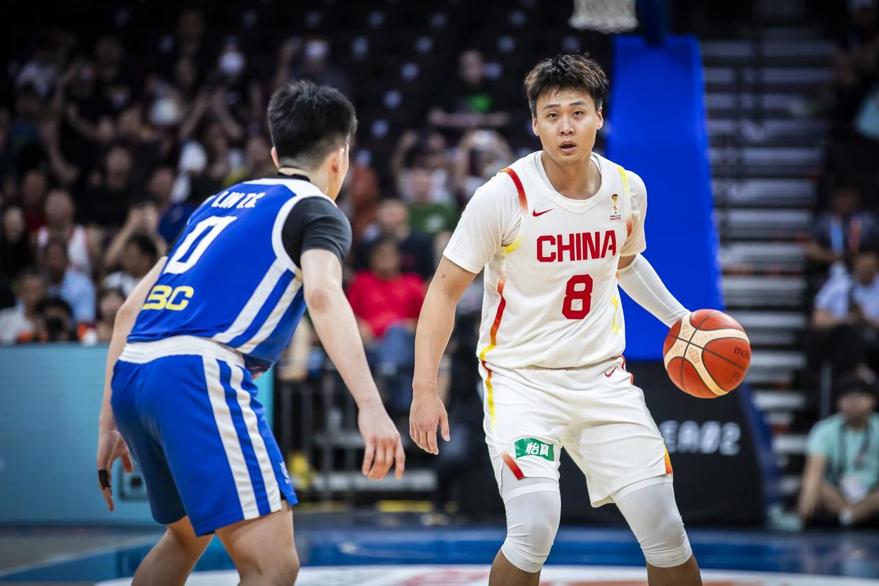 这两场比赛，中国队表现最差的球员之一就是赵睿了。赵睿在心态方面的问题非常明显，投