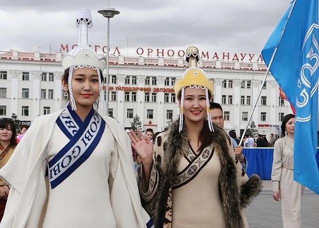 对待外蒙古就要看清现实！不要盲目说收复，外蒙独立了几十年了，不仅没有让我们得到一
