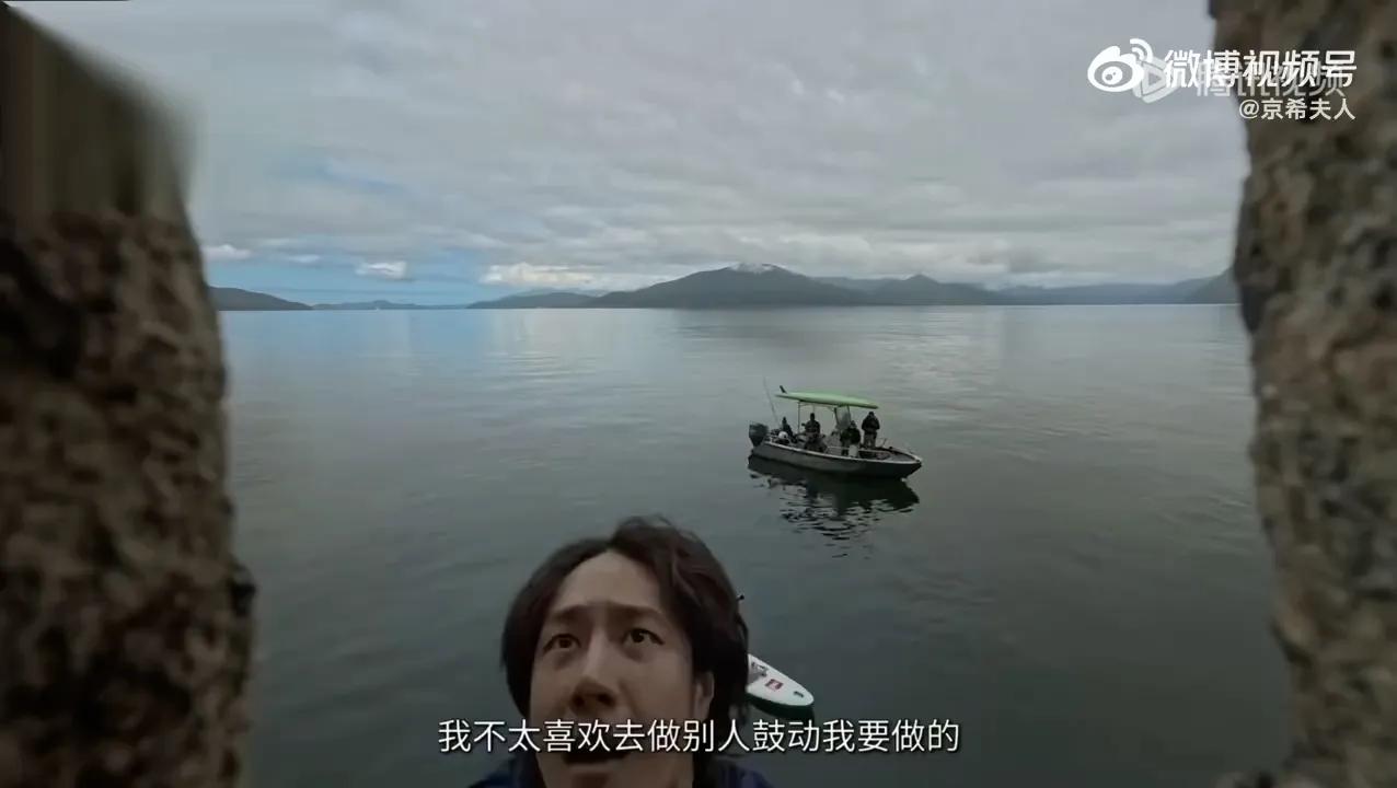 预告惊魂！王一博徒手攀岩坠海，探索精神与安全底线同样珍贵《探索新境2》的下