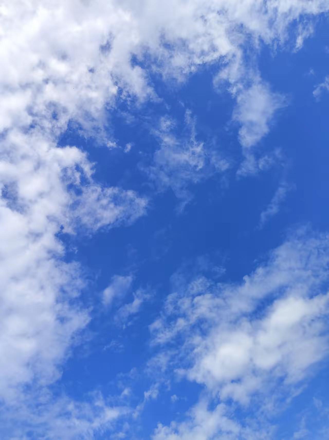 表妹离婚了，昨天来我家，话里话外的意思，现在没地方住，也不想回老家，