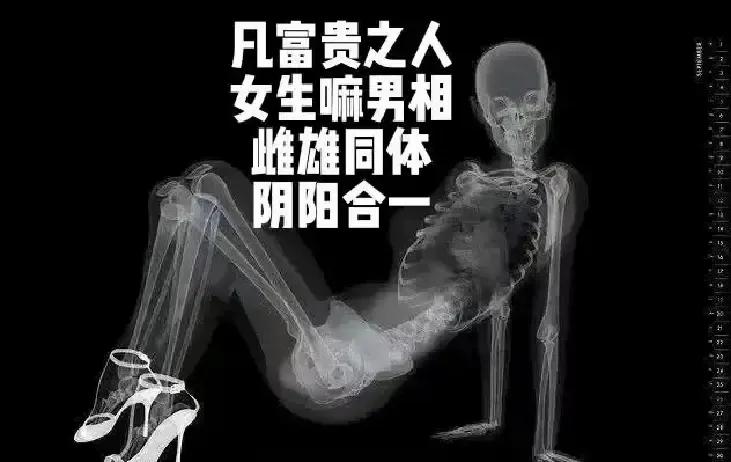 4月6号下午，一个穿蓝外套的大哥在南京新街口金鹰门口突然倒地，脸贴地砖一动不动。