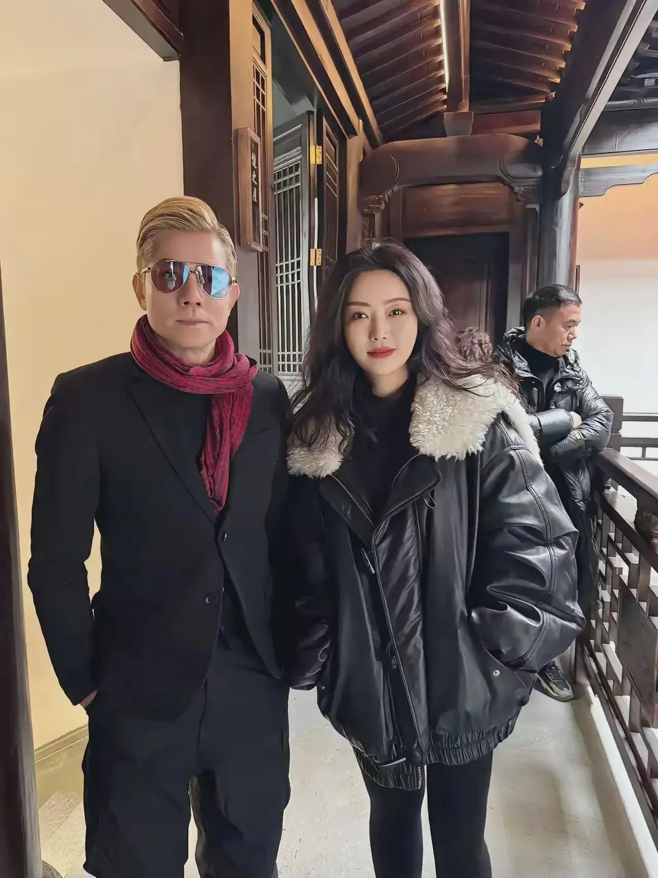 谁知道和郭富城合拍的女的是谁？感觉好漂亮！气质也好！比方媛强多了！