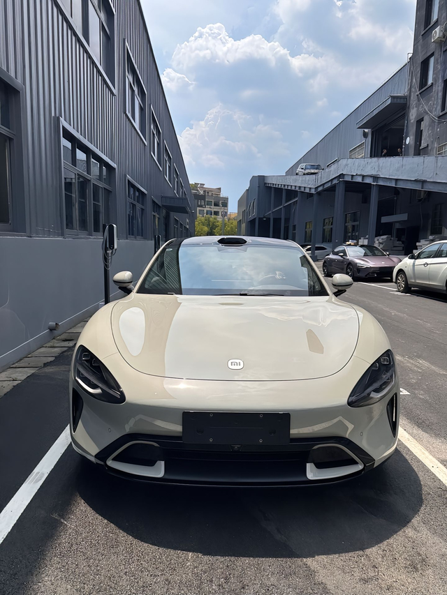 车出事故就找厂商，这届车主怎么了？最近，小米SU7高速爆燃事故闹得沸沸扬扬，家